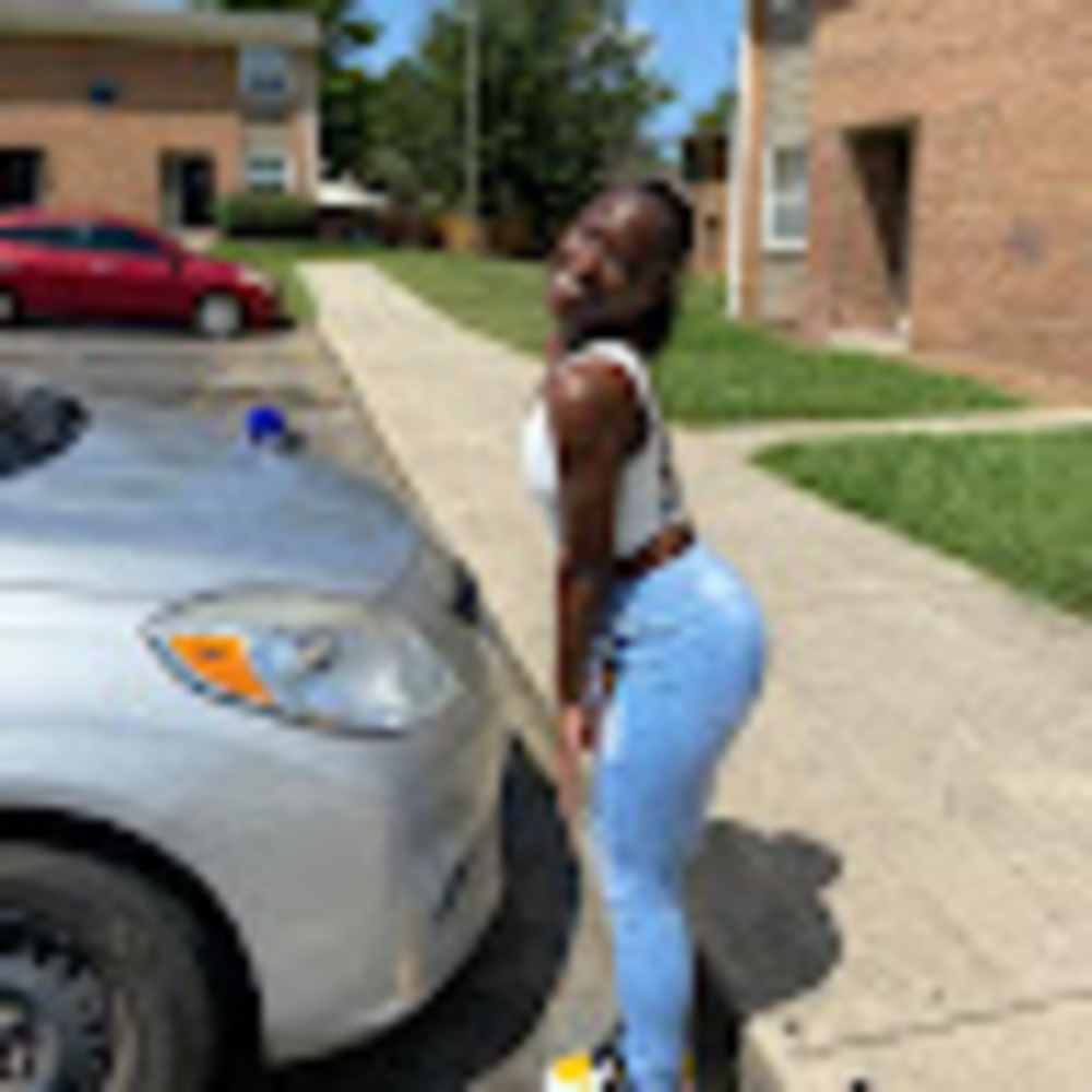 Meet your Posher, Dominique